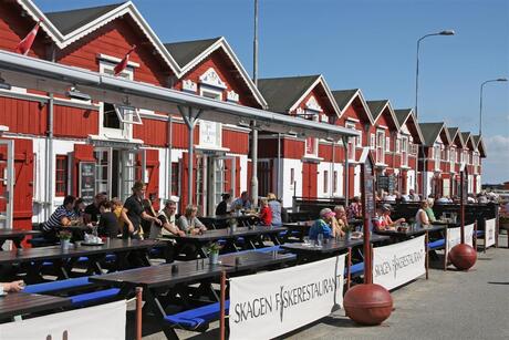 Visrestaurants aan de haven van Skagen