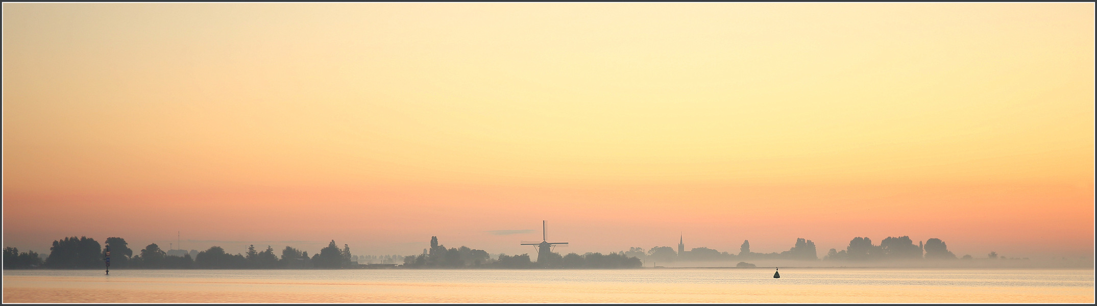 Hold on to let go - Een sterkte wens van mij in deze bizarre tijd aan iedereen met deze foto onderschreven door de prachtige tekst van Danny Vera. Wat een geweldige arti - foto door gaklaasse op 02-05-2020 - deze foto bevat: lucht, zon, panorama, natuur, licht, landschap, mist, tegenlicht, zonsopkomst, meer, molen