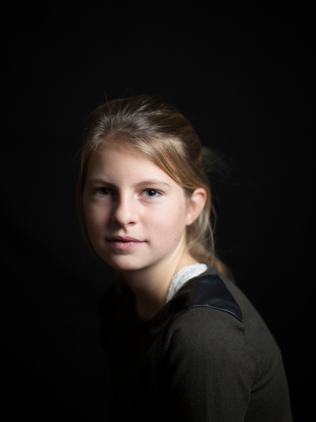 Girl in Rembrandt light