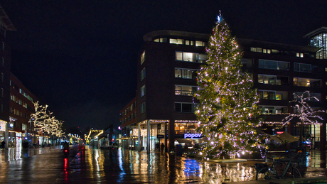 Regenachtige avond op Stadsplein