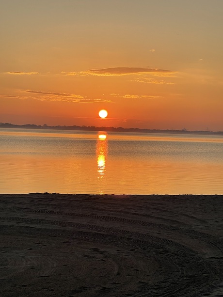 Zonsondergang gooimeerdijk-West