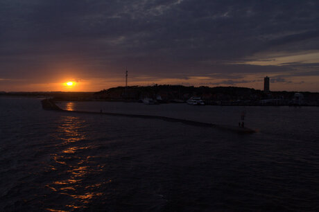 Zonsondergang in de haven van Terschelling