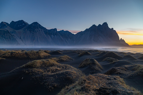 Een vroege ochtend bij Vestrahorn