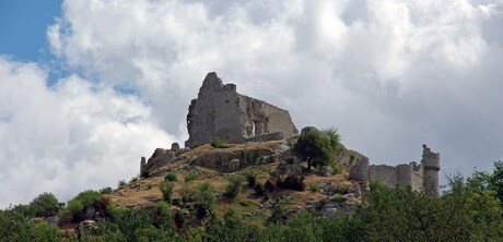 Ruine van een kasteeltje in het dept. Ardeche.