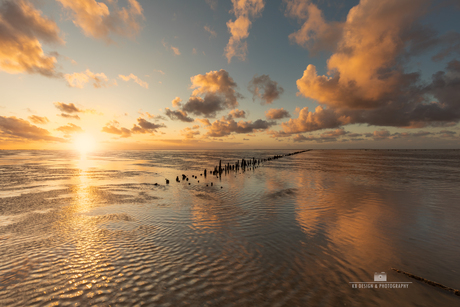Het Groninger Wad onder een mooie wolkenlucht