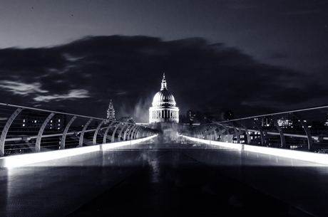 Millenium Bridge - St. Paul's cathedral