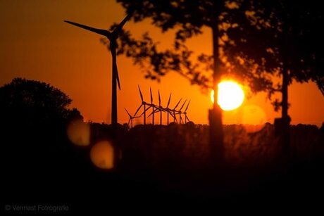 Ondergaande zon bij Biddinghuizen