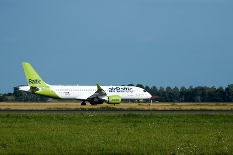 Airbus A220-300