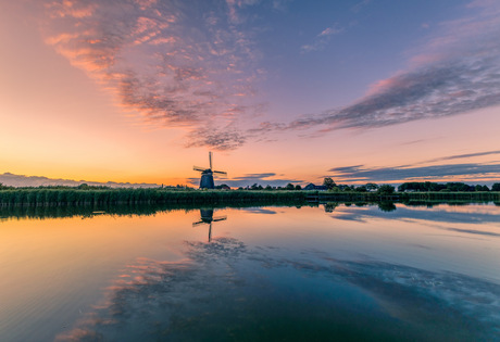 Wolken wijzen naar de molen