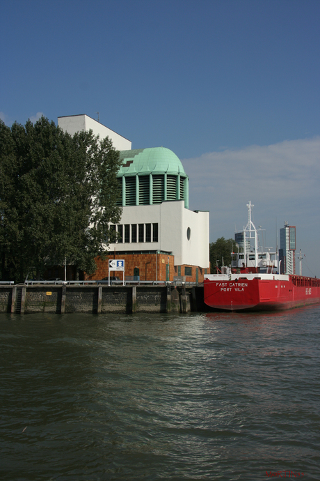 Maastunnel gebouw