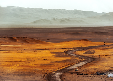 Weg naar de woestijn in Peru