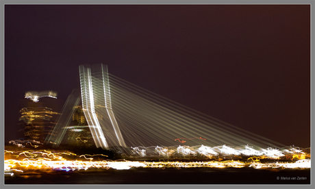 Erasmusbrug bij nacht