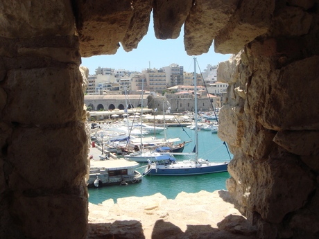 Heraklion Harbor doorkijk