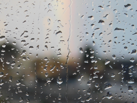 ....onderuit met een goed boek, drankje en chips onder handbereik