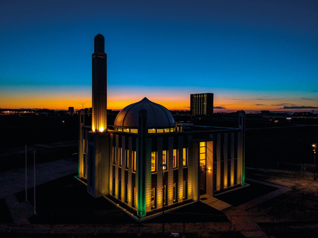 Zonsondergang bij de moskee in Almere Poort