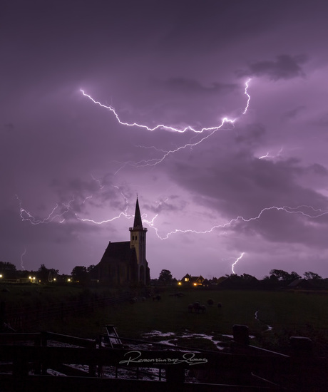 onweer boven de kerk