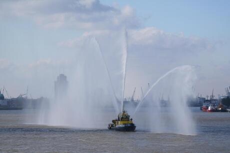 blusboot vanaf de erasmusbrug