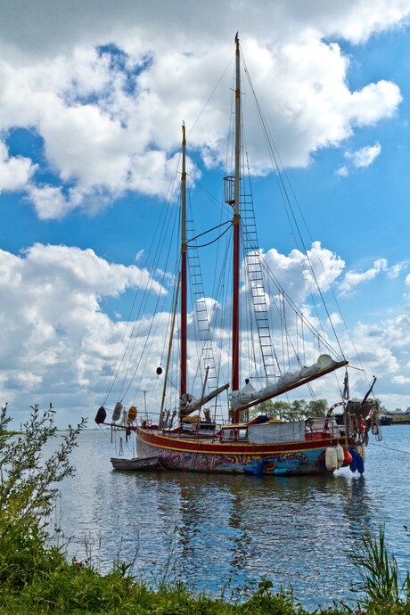 Bootje in de haven van Hoorn