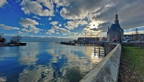 Hoofdtoren aan de haven