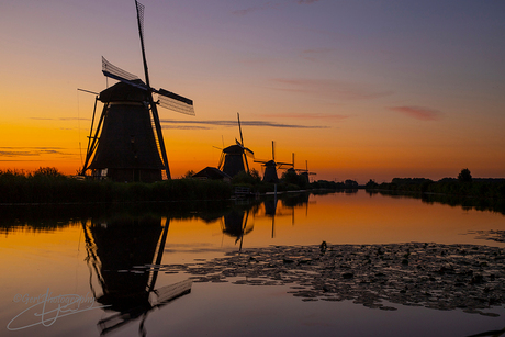 Kinderdijk bij zonsopkomst