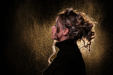 Water Nevel in Goud Kleur