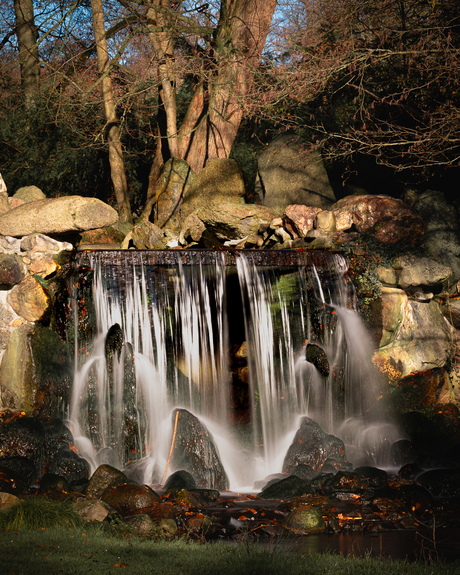 Herfstzon bij Sonsbeek-waterval