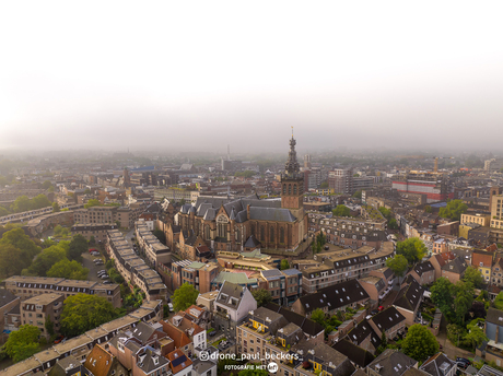 Het lijnenspel rond de Stevenskerk.