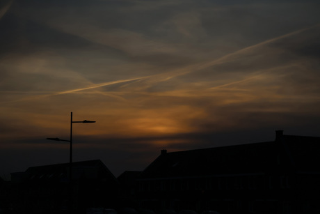 Een hele mooie winterse zonsopkomst met een geweldige lucht.