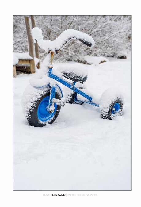 Ingesneeuwde driewieler