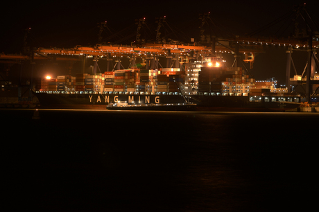 Eerste hdr van een schip op de maasvlakte