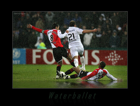 Voetbal = Waterballet