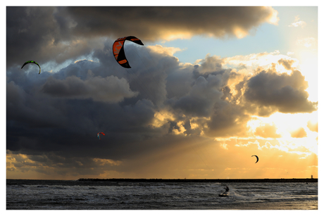 Kitesurfer @ ijmuiderstrand