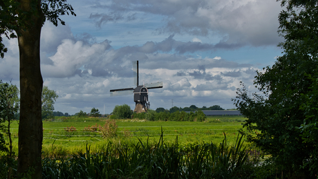 Nederlandse landschappen en dreigende luchten