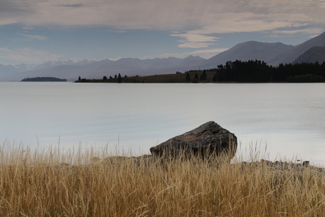 Eenzame rots, Lake Tekapo