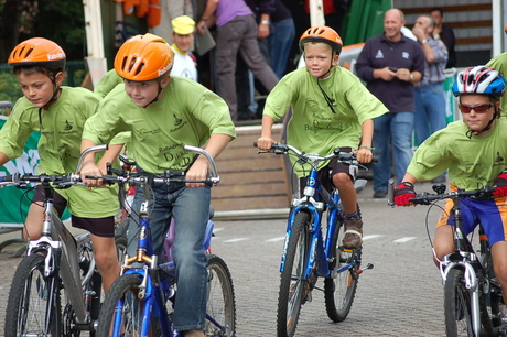 1 Passie voor wielersport; Dikke banden race jeugd (startschot Jelle Nijdam)