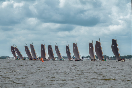 Start van de wedstrijd op het Sneekermeer bij Terherne
