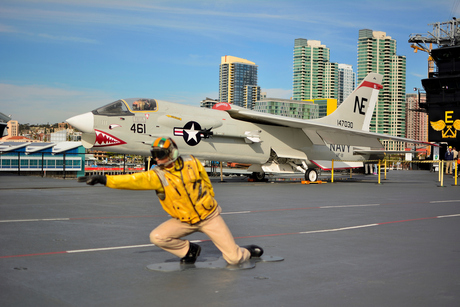 F8 Crusader op USS Midway San Diego