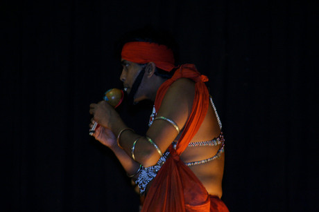 danser met fluit in Sri Lanka