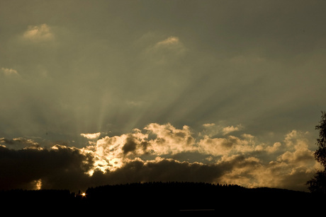 zon`s ondergang in het Sauerland