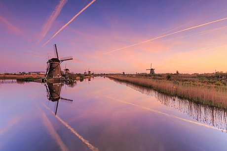 Zonsopgang bij Kinderdijk, Nederland