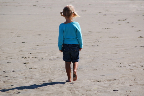 wandelen op het strand ...