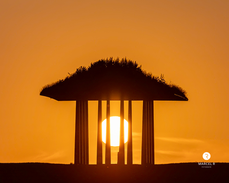 Zonsondergang Dijktempel