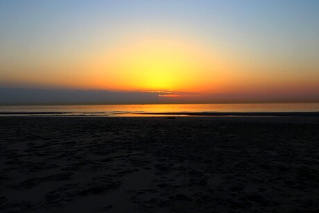 Zonsondergang richting het blauwe uur