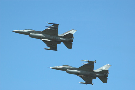 2 F-16`S