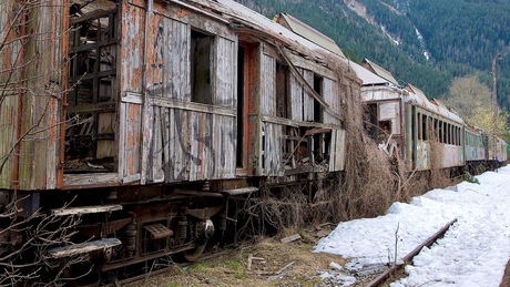 Abandoned treinstellen.