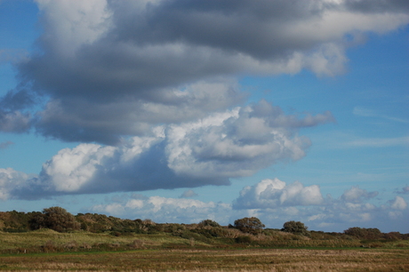 Zware wolken boven renesse