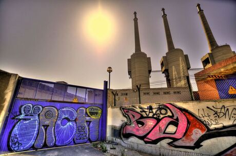 Torres de Sant Adrià del Besòs con graffiti