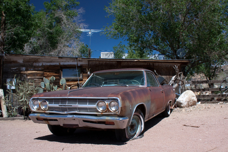 Rusty car in the dessert