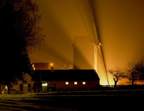 Molen by night