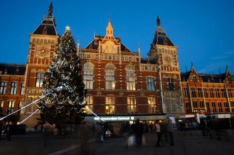 Kerstboom voor Amsterdam CS